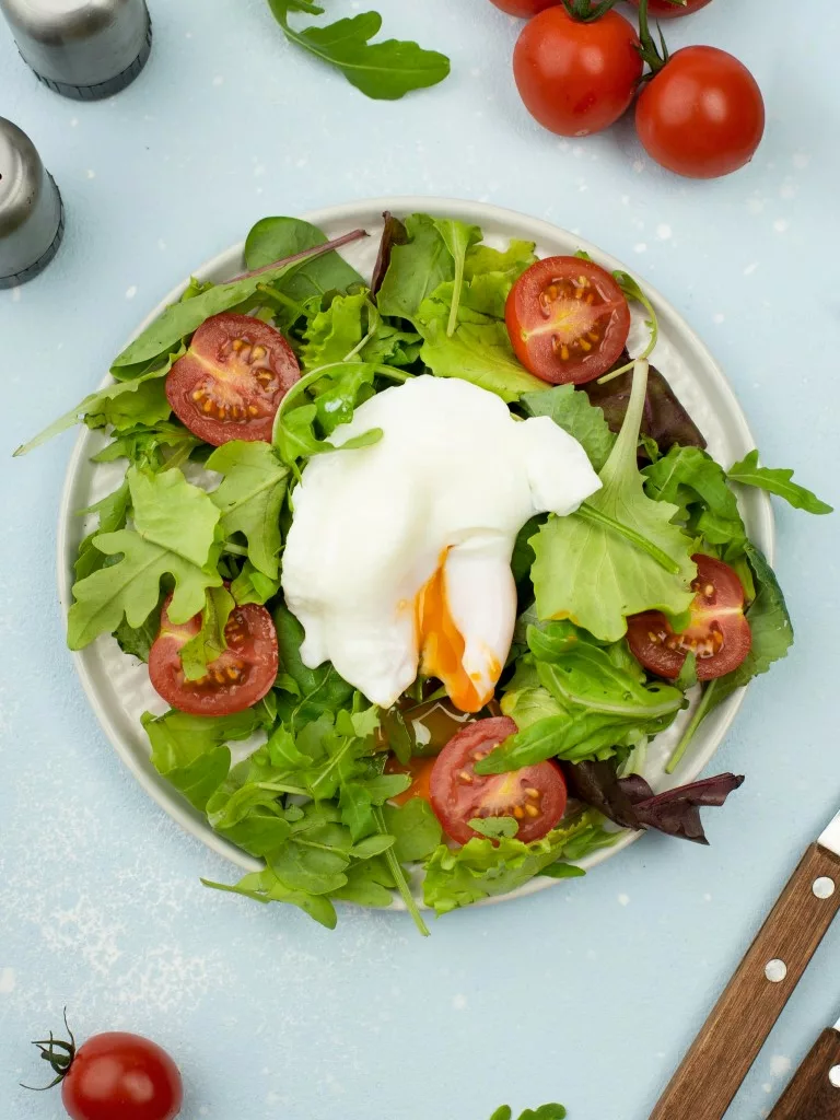 salade vosgienne avec un œuf